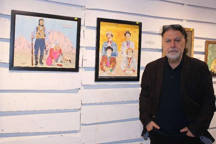 Çöpten çıkardığı sanatı depremzedeler için sergiledi haberinin görseli