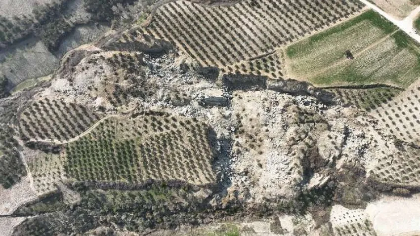 Hatay’daki dev yarık uzaydan gözüküyor