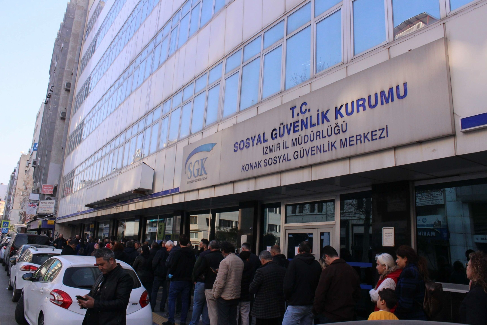 İzmir'de EYT kuyruğu