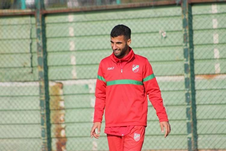 Yıldız oyuncu Karşıyaka'yı alt liglerden kurtarmak istiyor haberinin görseli