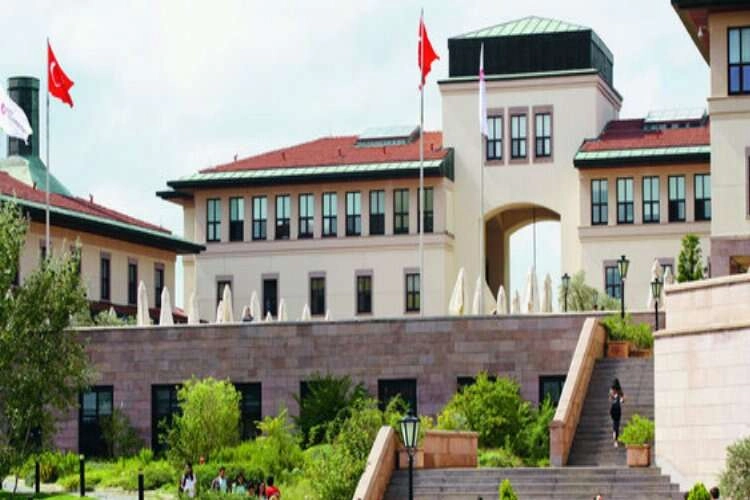 Koç Üniversitesi Öğretim üyesi alacak haberinin görseli