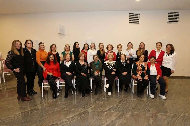 Güçlü kadınlar depremzedeler için sahneye çıkacak haberinin görseli