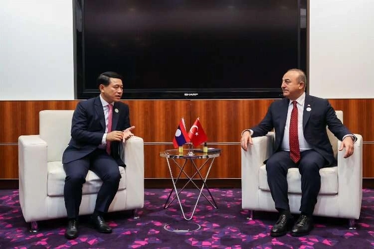 Bakan Çavuşoğlu, Gambiyalı ve Laoslu mevkidaşları ile bir araya geldi haberinin görseli