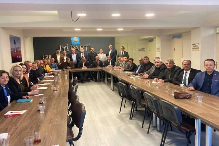 Her koşulda Akşener’in yanındayız haberinin görseli