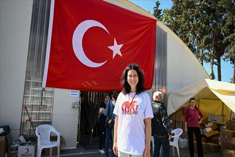 Rus kadın doğum uzmanı deprem bölgesinde görev yapıyor haberinin görseli