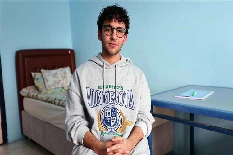 Enkaz altında kitaplarını soran öğrenci hedefini açıkladı haberinin görseli