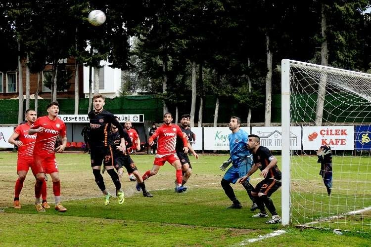Çeşme Belediyespor'un galibiyet sevinci haberinin görseli