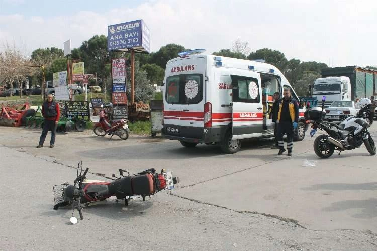 Manisa'da minibüs ile motosiklet çarpıştı haberinin görseli