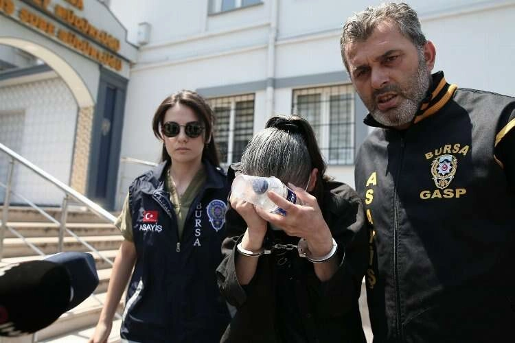 Yeğenini çöp evde ölüme terk eden teyze hakim karşısında haberinin görseli