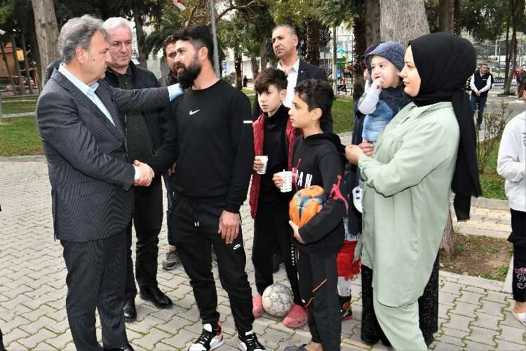 Başkan İduğ, depremzede aileler ile bir araya geldi haberinin görseli