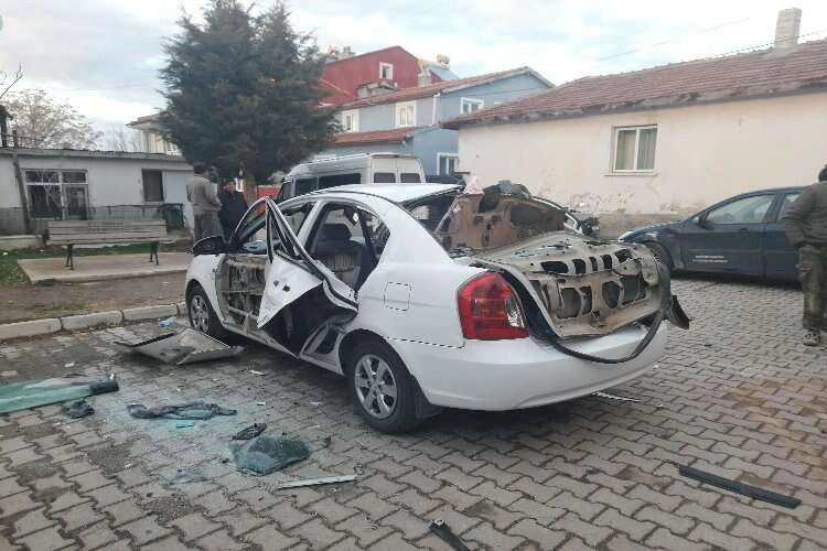 Afyonkarahisar'da araç içinde tüp patladı haberinin görseli