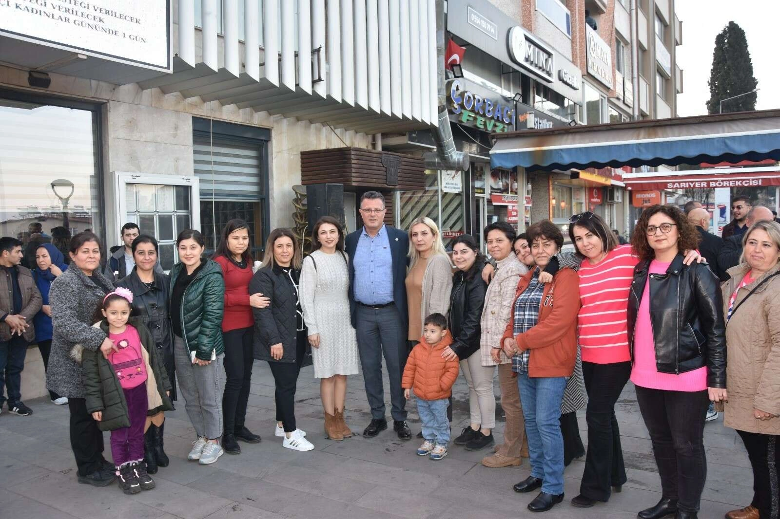 Kadınlar izinli sayıldı, erkekler çalıştı