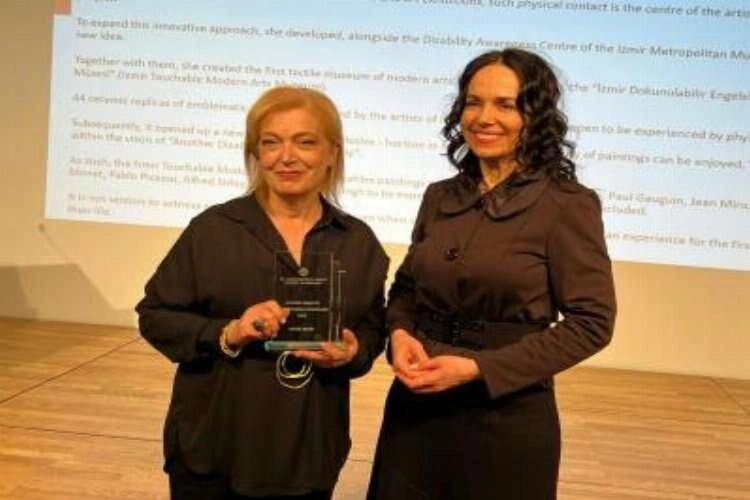 Sanatçı Nuray Erden'e uluslararası ödül haberinin görseli