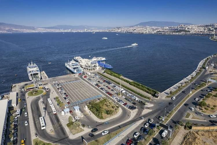 İzmir'de deniz ulaşımına yeni zam! haberinin görseli