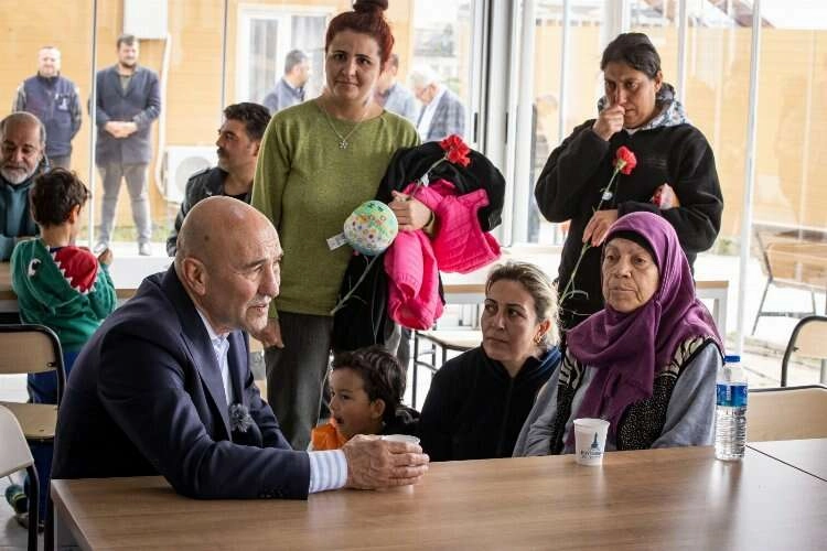 İzmir'de depremzedeler için neler yapıldı? haberinin görseli