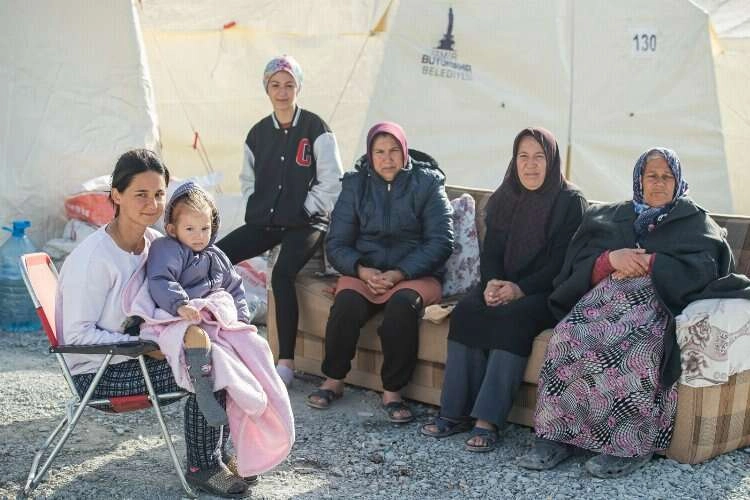8 Mart'ın en buruk yanı: Depremzede kadınlar haberinin görseli