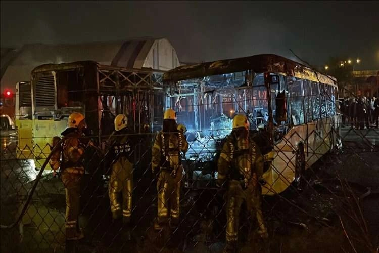Tuzla'da 3 halk otobüsü alev alev yandı haberinin görseli
