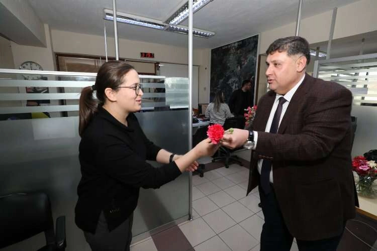 Menderes Belediyesi’den kadınlar günü kutlaması haberinin görseli