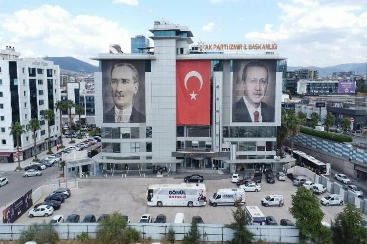 AK Parti İzmir’de istifa hareketliliği haberinin görseli