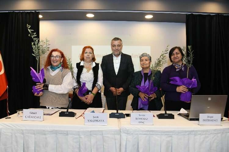 Bornovalı kadınlardan erkeklere çağrı haberinin görseli