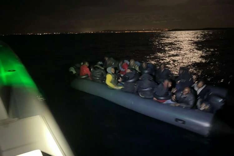 İzmir Çeşme'de 34 göçmen kurtarıldı haberinin görseli