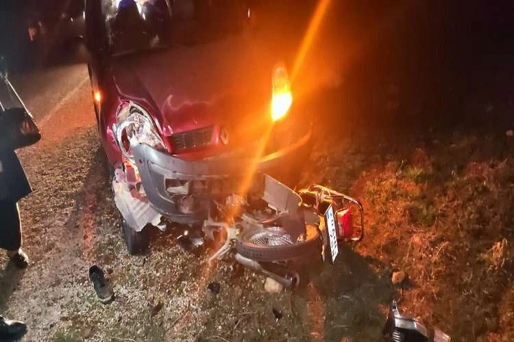 Denizli'de araç, motosikleti altına aldı haberinin görseli