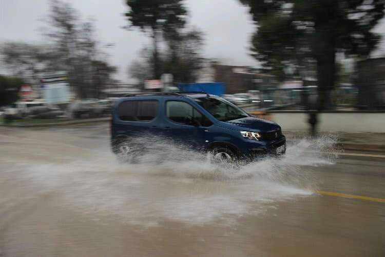 Meteorolojiden Ege ve Akdeniz'e yağış uyarısı haberinin görseli
