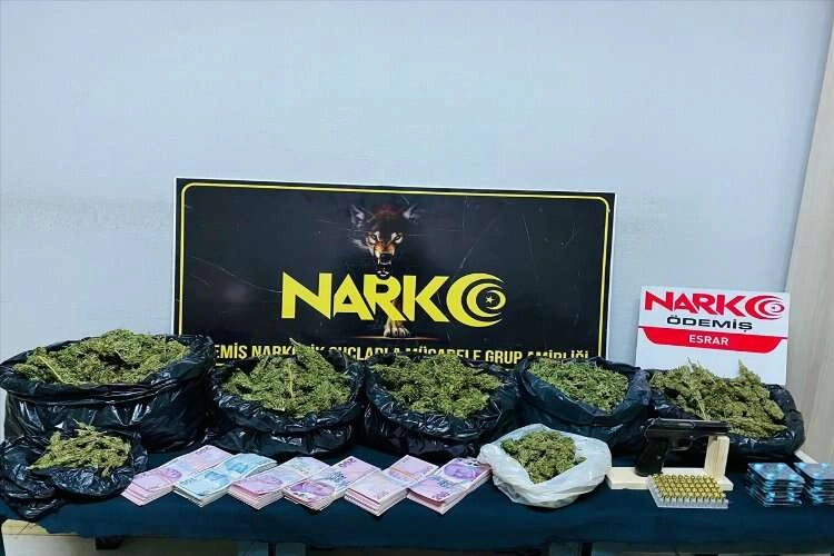 Uyuşturucu taciri 109 bin lira parayla yakalandı haberinin görseli