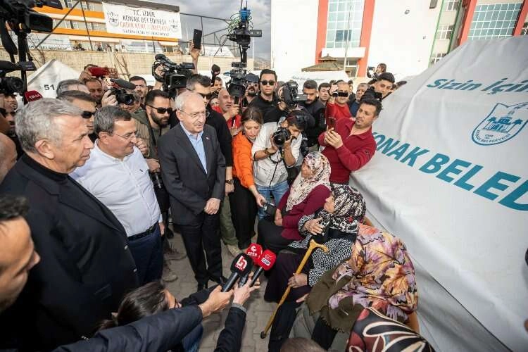 Kılıçdaroğlu'dan Konak çadır kentine ziyaret haberinin görseli