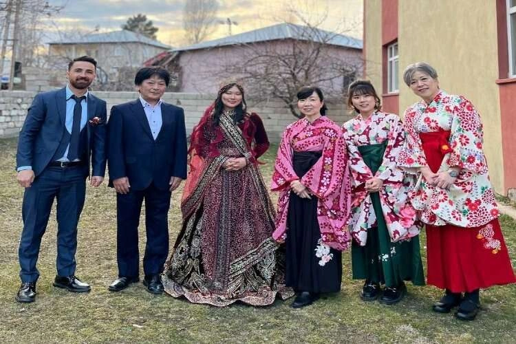Japon geline Van usulü görkemli düğün haberinin görseli