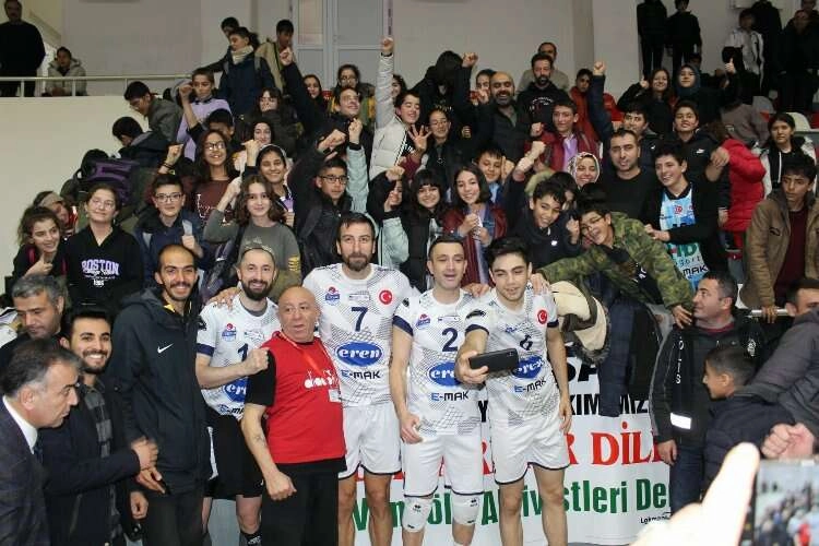 TÜRŞAD Voleybol başarısını İzmir’de taçlandırmak istiyor haberinin görseli