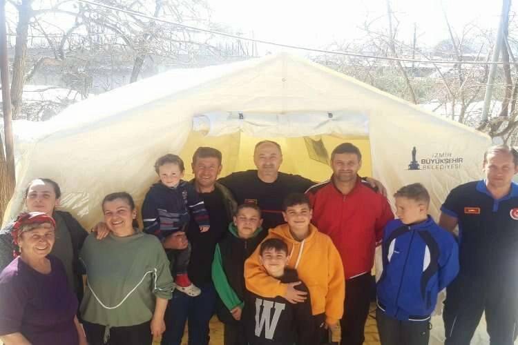 İzmir itfaiye personelinin duygu yüklü mesaisi haberinin görseli