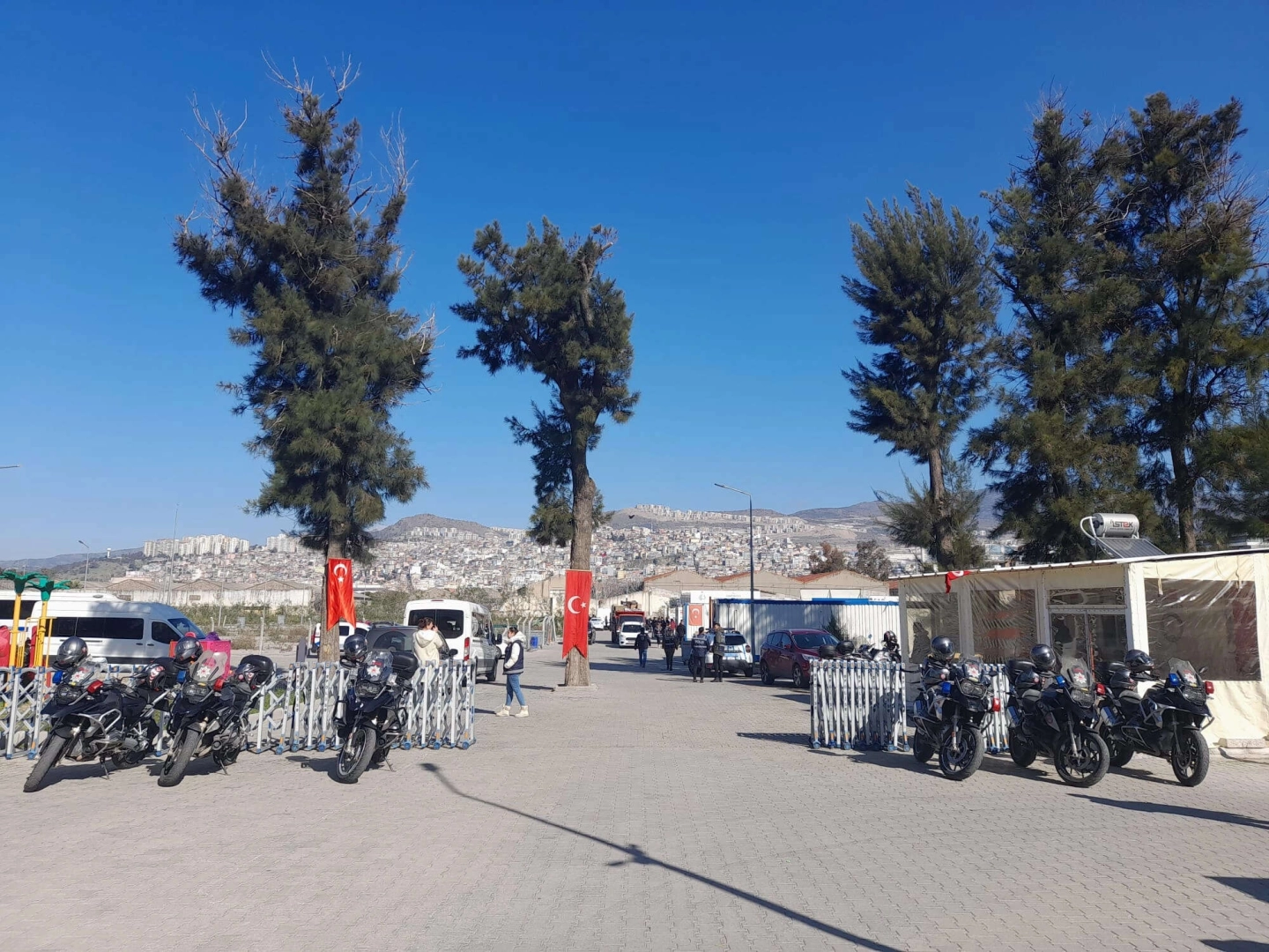 Konteyner kentte çevik kuvvet eşliğinde tahliye