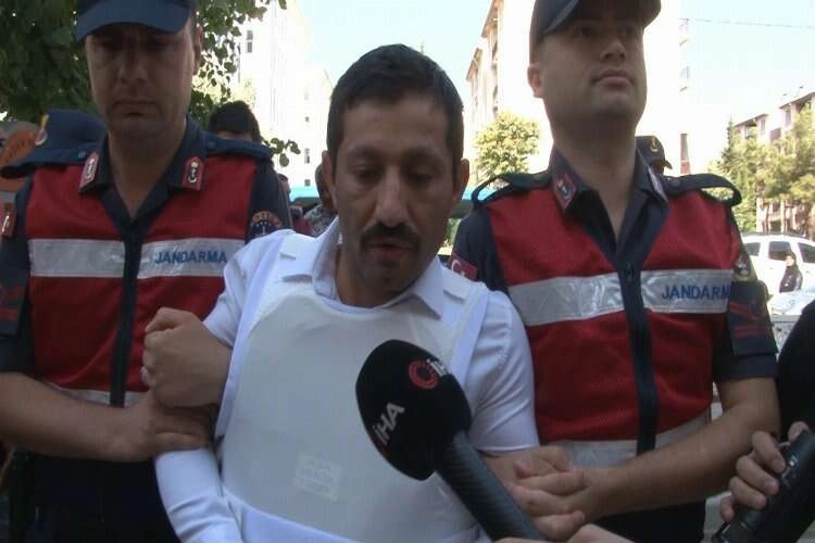 Karısını 8 kurşunla öldüren koca, beraatını istedi haberinin görseli