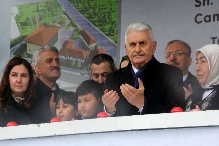Binali Yıldırım’ın annesi vefat etti haberinin görseli
