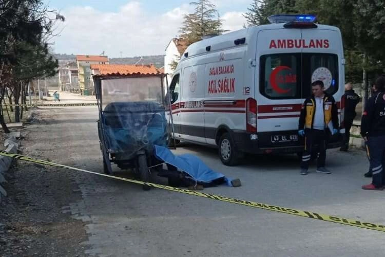 Ecel, sokakta yakaladı: Aniden yere yığıldı haberinin görseli