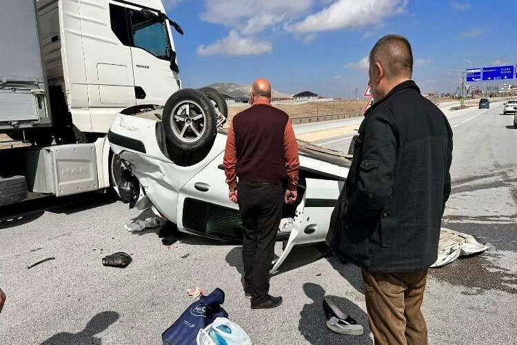 Afyonkarahisar'da otomobil takla attı haberinin görseli
