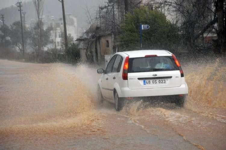 Muğla’ya gök gürültülü sağanak yağış uyarısı haberinin görseli