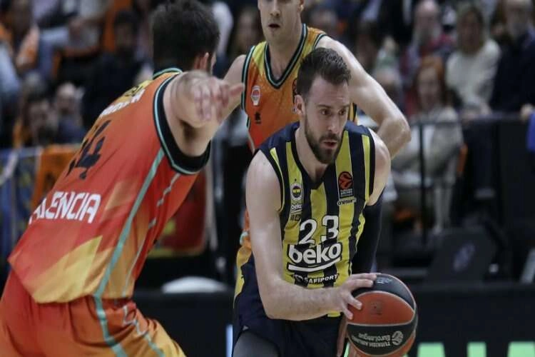 Fenerbahçe Beko 2 sayı farkla mağlup ayrıldı haberinin görseli