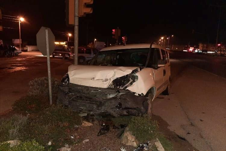 Manisa'da depremzede ailenin aracı kaza yaptı haberinin görseli