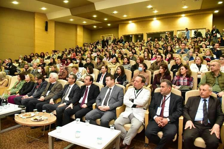 Manisa'da kronik yara bakımı sempozyumu haberinin görseli