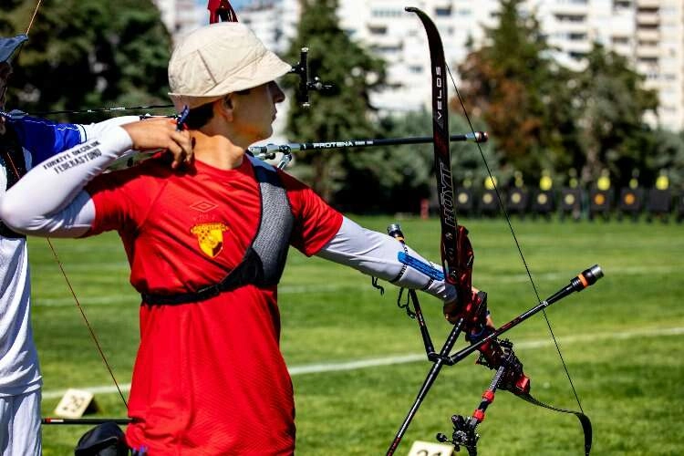 Milli Okçu Samet Ak Göztepe'ye transfer oldu haberinin görseli
