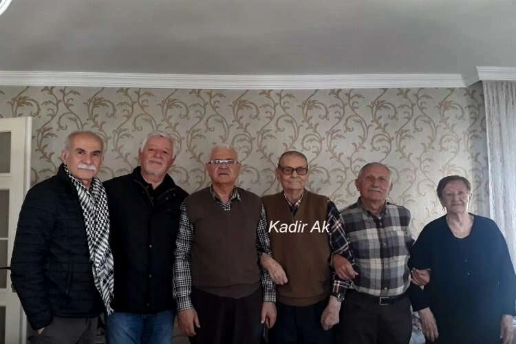 Köy Enstitülü ulu çınara vefa haberinin görseli