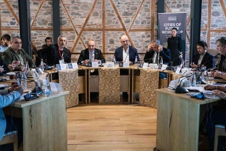 Uzmanlar, Geleceğin Şehirleri Çalıştayı için İzmir’de buluştu haberinin görseli