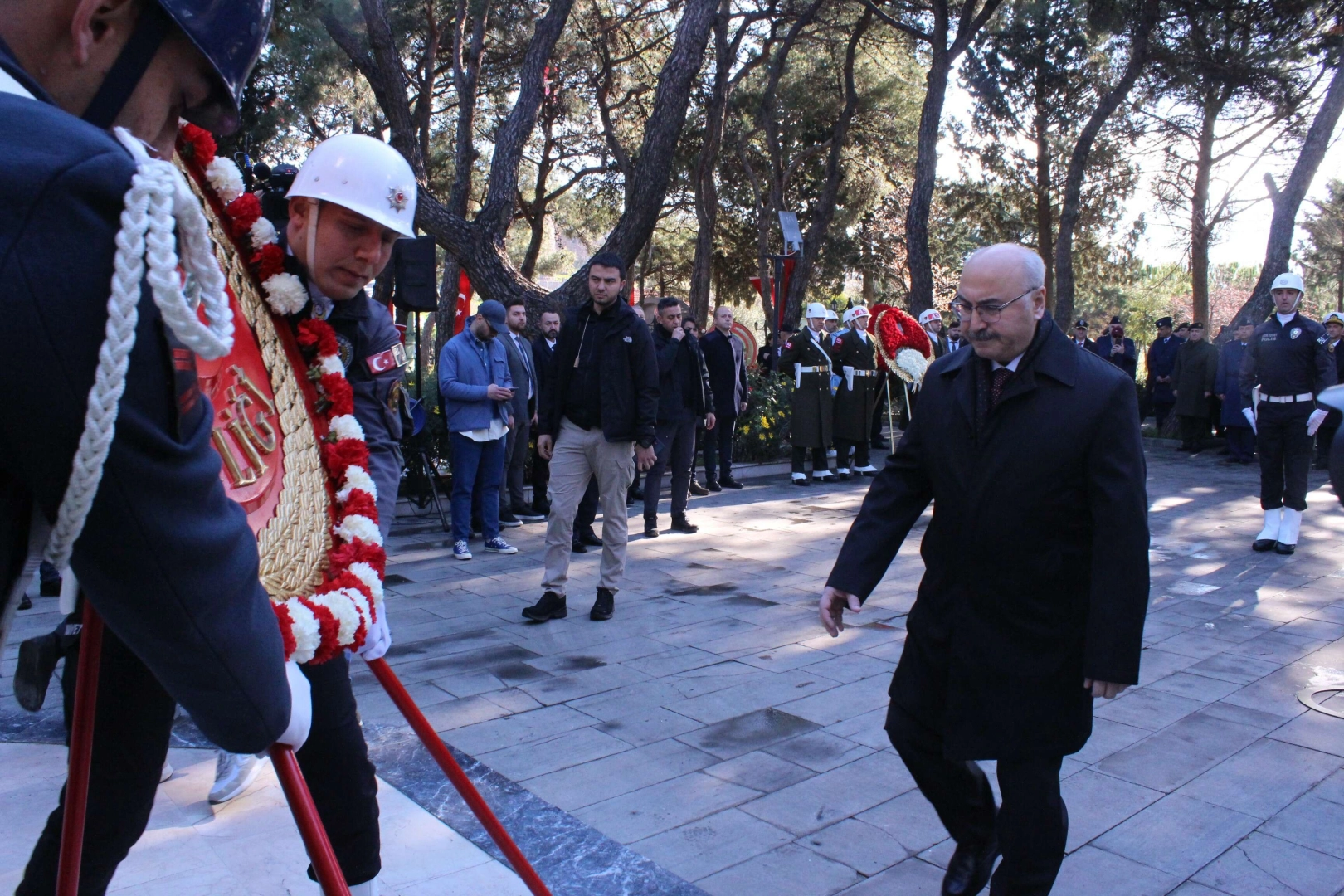 Çanakkale şehitleri İzmir'de törenle anıldı