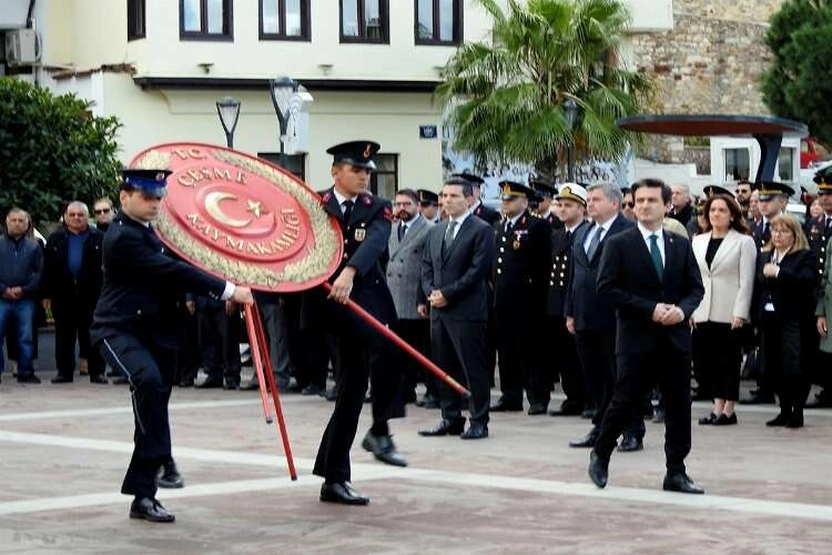 Çanakkale Deniz Zaferi'nin 108. yıldönümü Çeşme'de kutlandı haberinin görseli
