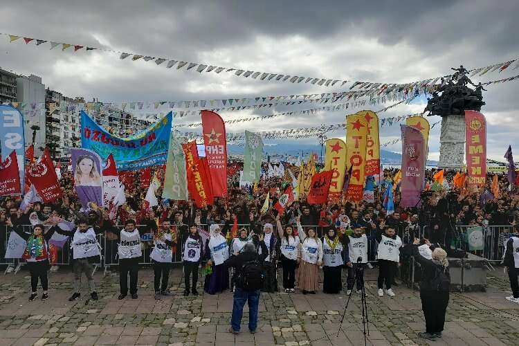 Gündoğdu'da Nevroz ateşi yas ve ağıtlarla yandı haberinin görseli