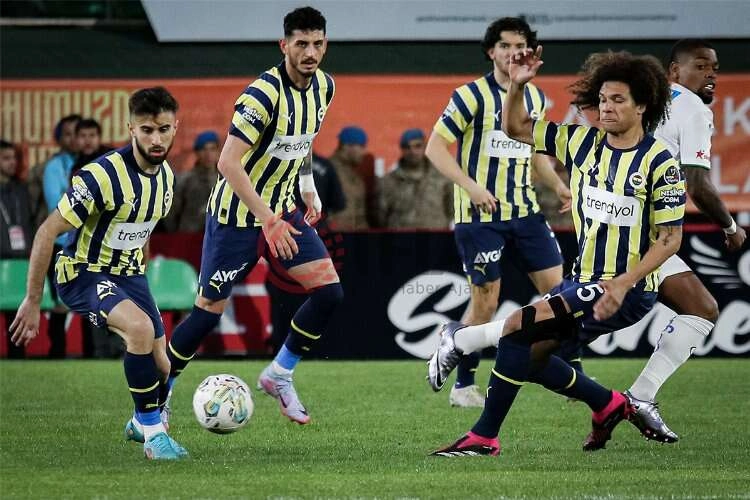 Fener zirveye göz kırptı haberinin görseli