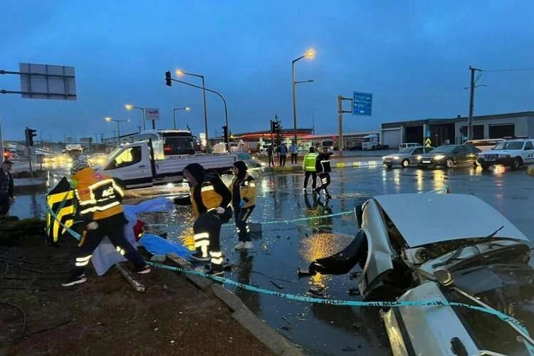 Deprem bölgesine giden AFAD aracı kaza yaptı haberinin görseli
