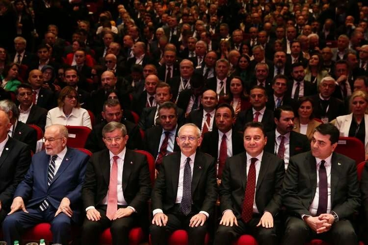 ‘Yeni bir Türkiye’ dediler... 15 Mayıs’ı işaret ettiler haberinin görseli